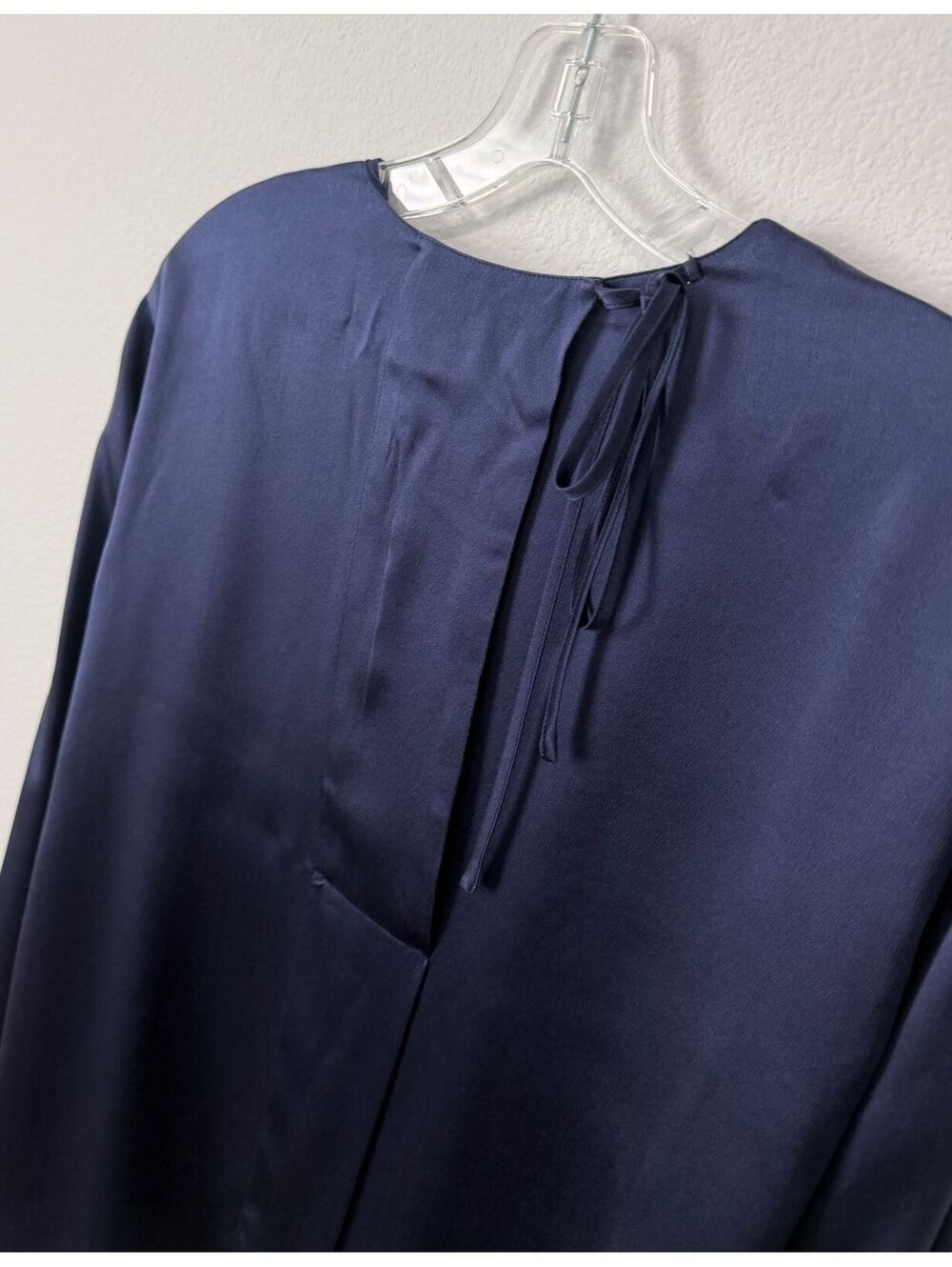 VINCE 100% Silk Split Back Round Neck Navy Blue Minimalist Blouse Size L - Picture 5 of 8